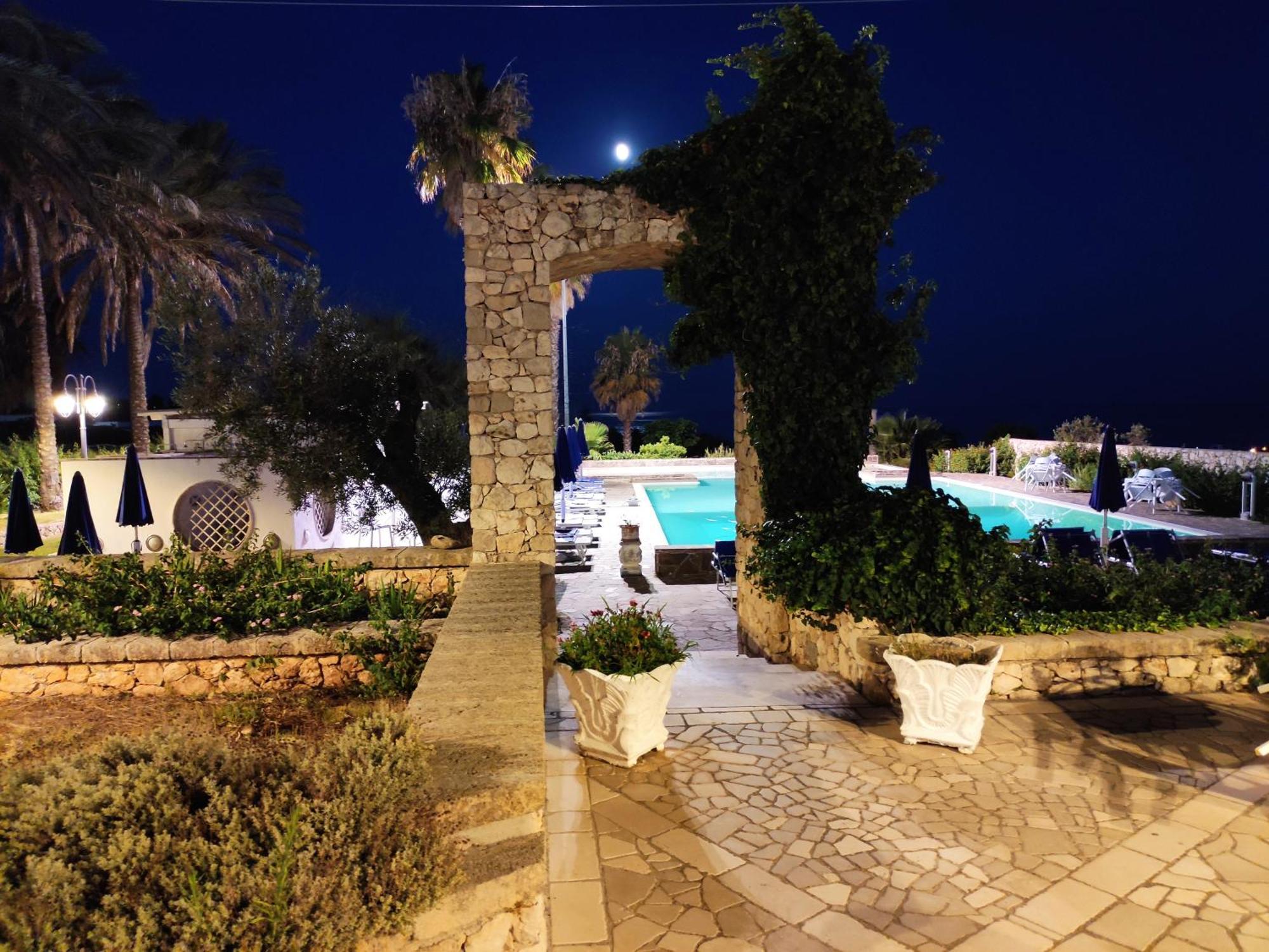 Picchio Hotel Pescoluse Marina Di Pescoluse Exteriör bild